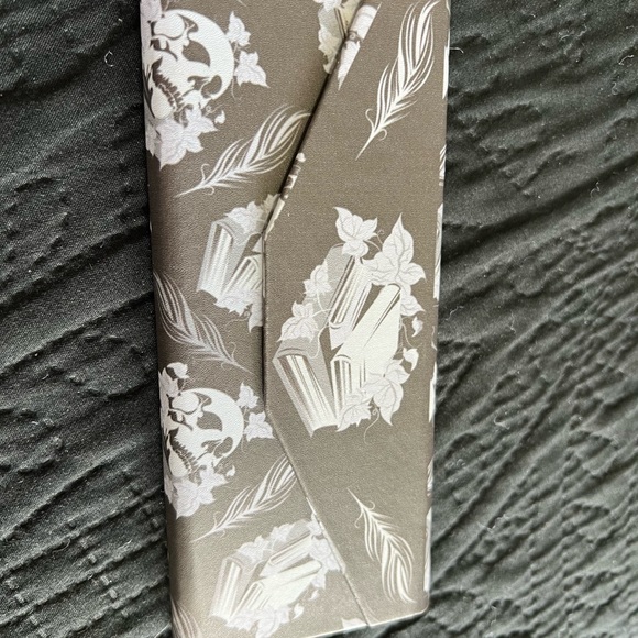 Glasses holder - Picture 2 of 3